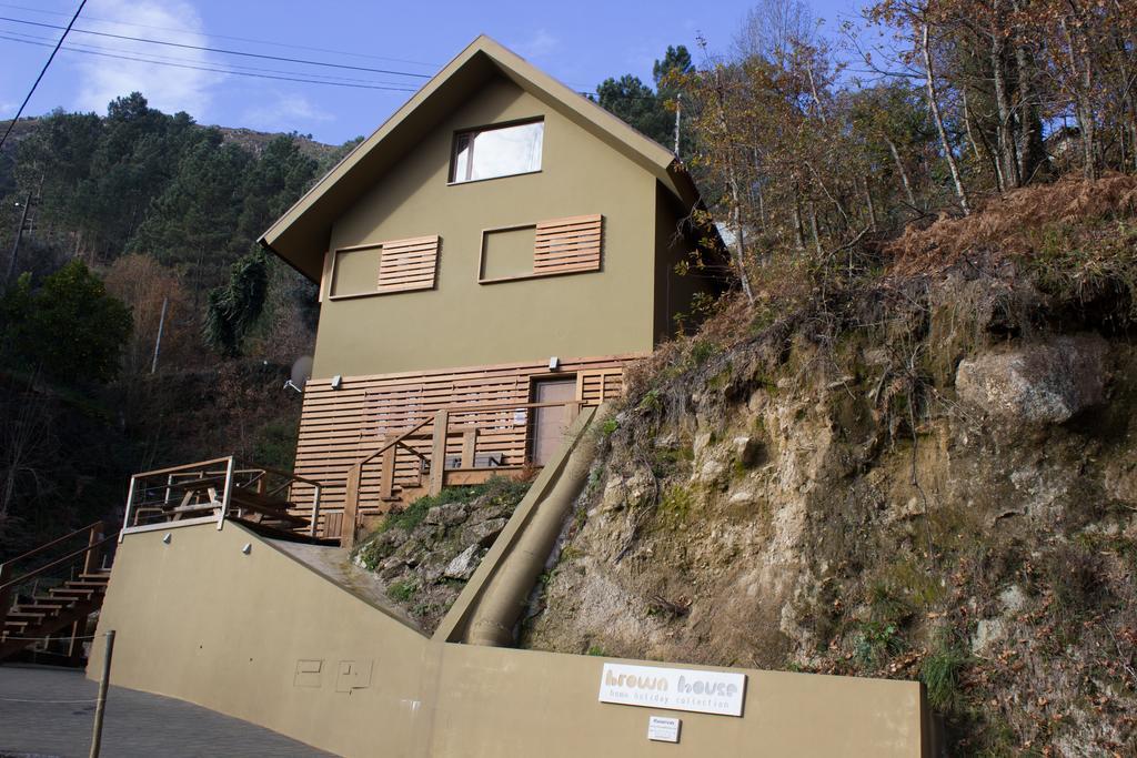 Brown House Villa Geres Exterior photo